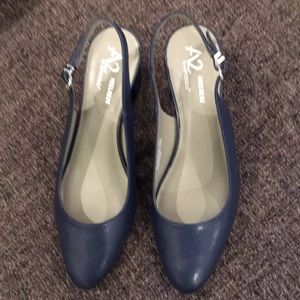 A2 Heelrest Aerosoles Navy Blue slingback pumps